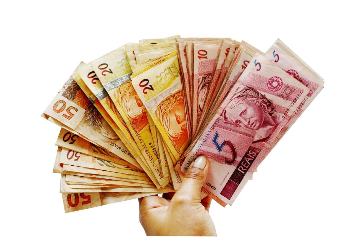 Trabalhador assalariado chega a receber até o dobro dos autônomos, diz Banco Mundial
