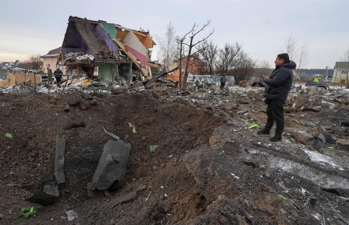 Ucrânia: Mísseis e drones russos atingem subúrbios de Kiev e matam 1 pessoa