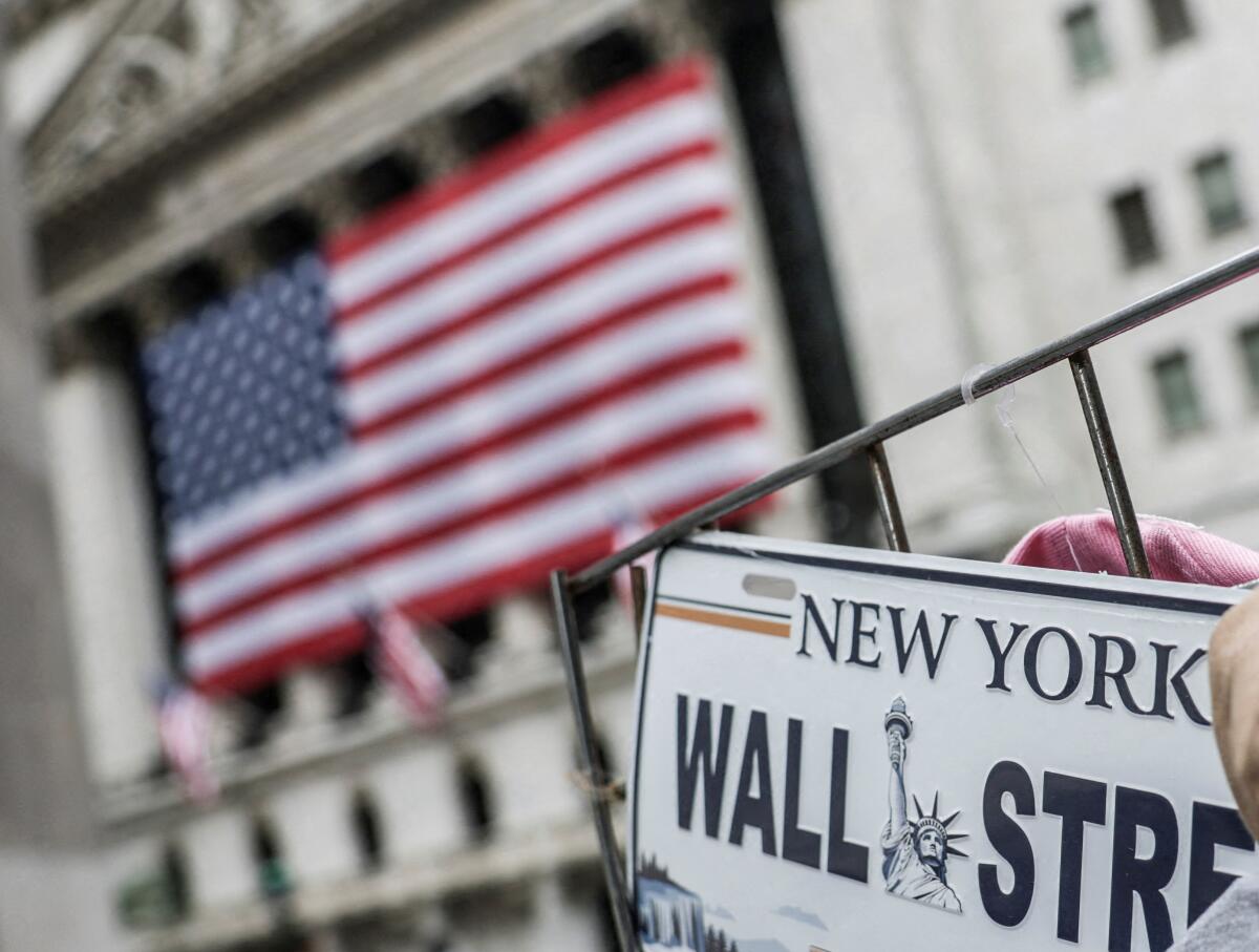 Wall Street registra alta com alívio em preocupações com setor de tecnologia